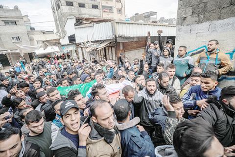 Gazze şehitlerini uğurladı