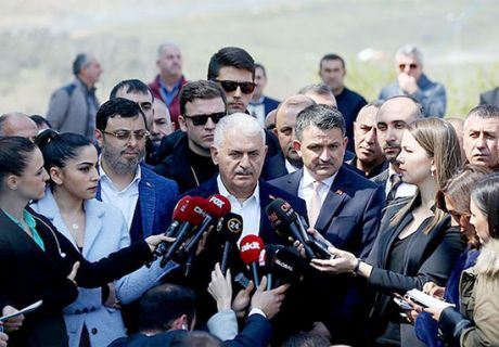 Binali Yıldırım: YSK hangi yönde karar verirse versin başımızın üstünde yeri vardır
