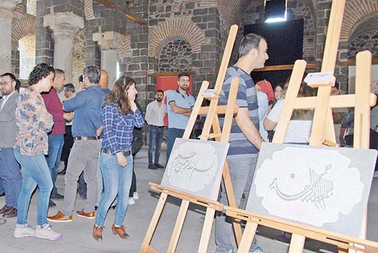 15 yılda bazalt taşından yaptığı eserleri sergiledi