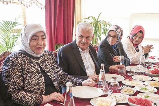 Binali Yıldırım, Kadın STK Temsilcileri Toplantısı'na katıldı