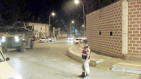 Suriye sınırına askeri sevkiyat devam ediyor   