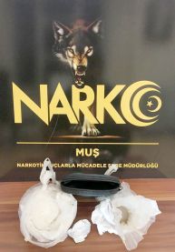 Uyuşturucuyu vites konsoluna gizlemişler