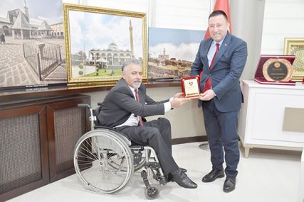 Dünya Engelliler Günü öncesinde Başkan Beyoğlu’na plaket 