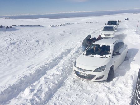 Karacadağ'da mahsur kalanlar kurtarıldı