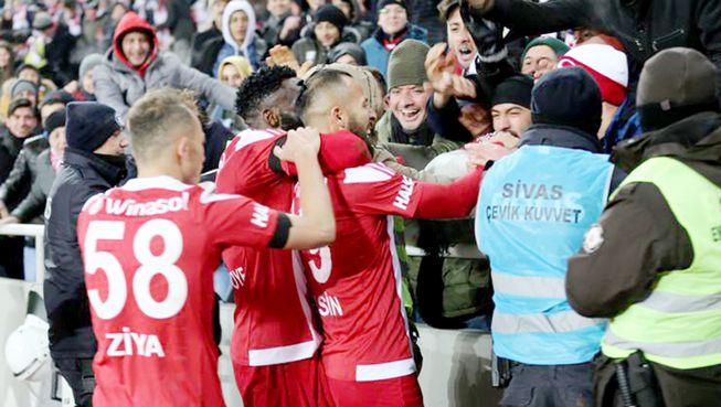 Lider Sivasspor'un evinde bileği bükülmüyor