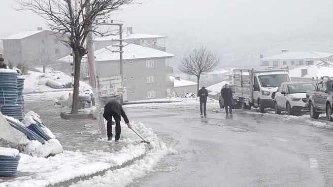 Kulp ilçesi kara teslim oldu