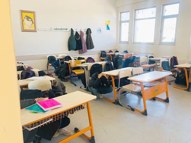 Dicle'de öğrencilere yönelik deprem ve yangın tatbikatı