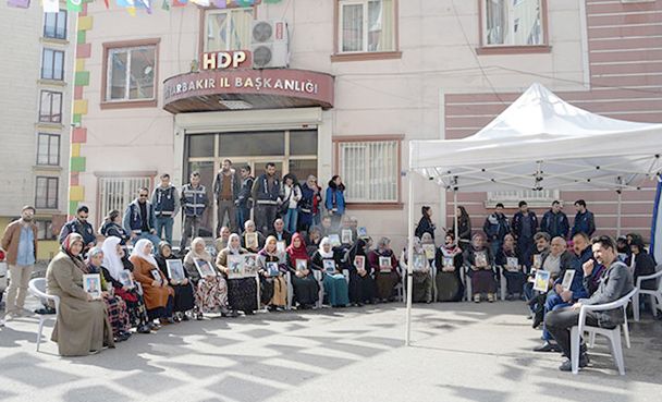 Evlat nöbeti 196 gününde