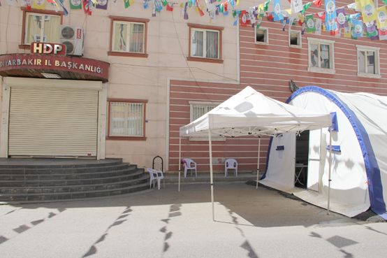 Eylemlerini otelde sürdürdüler!