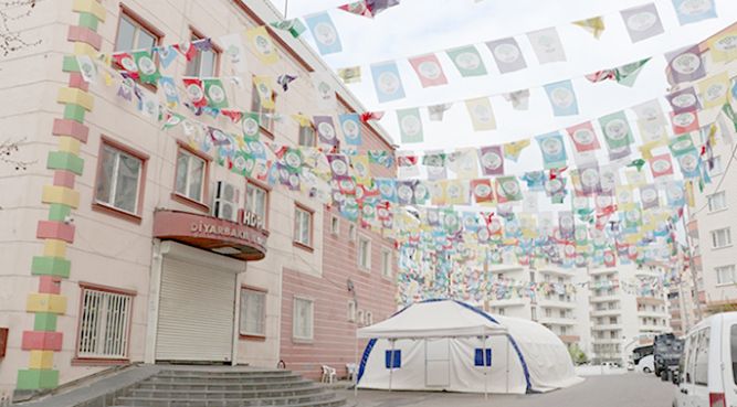 Annelerin eylemi otelde sürüyor