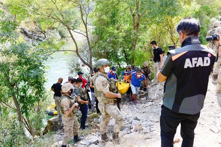 Birinin cesedine ulaşıldı