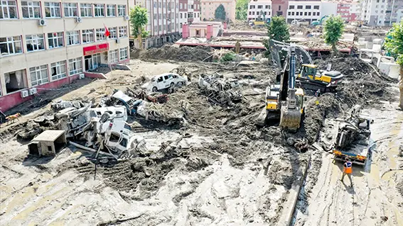 Sel felaketinde can kaybı 77'ye yükseldi