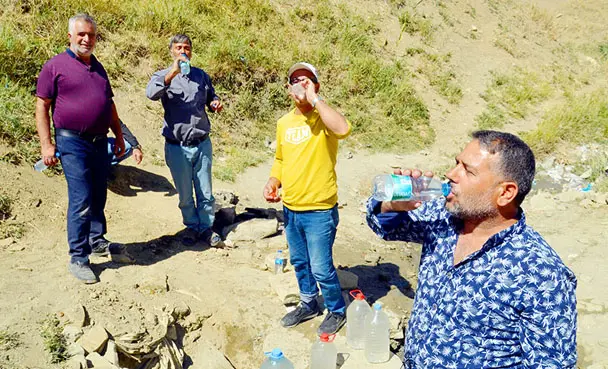 Şifalı diye pis su içiliyor!