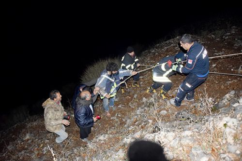 Kayalıklarda iki gün mahsur kaldı
