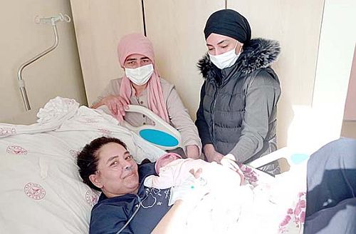 Kovidi yendi bebeğine kavuştu