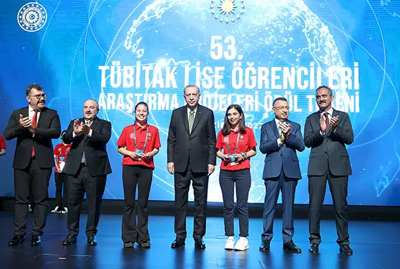 Erdoğan: Bunlar bırakın uzaya insan göndermeyi gökyüzüne kağıttan uçak bile fırlatamaz