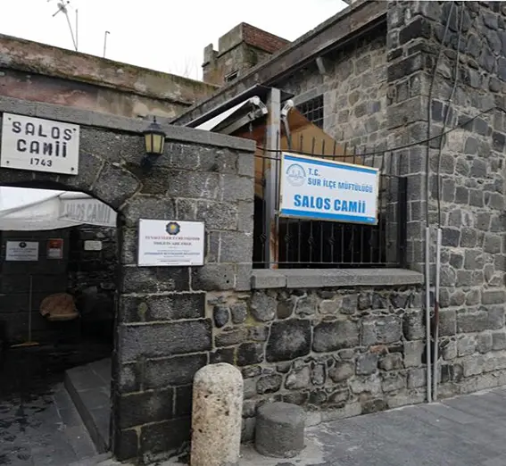 Bir caminin daha borcundan dolayı elektriği kesildi