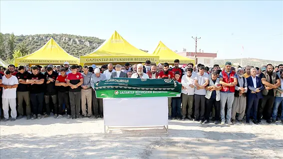 Togo'daki kazada ölen İHH gönüllüsü Çerezoğlu, toprağa verildi