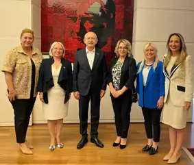 CHP'ye son bir yılda 90 bin kadın üye oldu