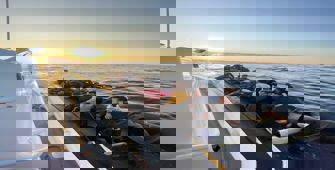 Ölüm virajında 36 düzensiz göçmen kurtarıldı