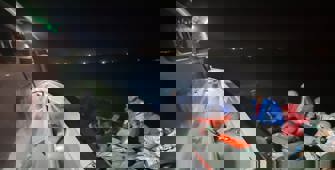 İzmir açıklarında 75 göçmen yakalandı