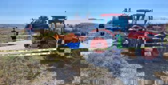 Tarım makinesinin altında kalan kadın öldü, eşi ve oğlu yaralandı