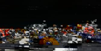 Ayvalık açıklarında 126 düzensiz göçmen yakalandı