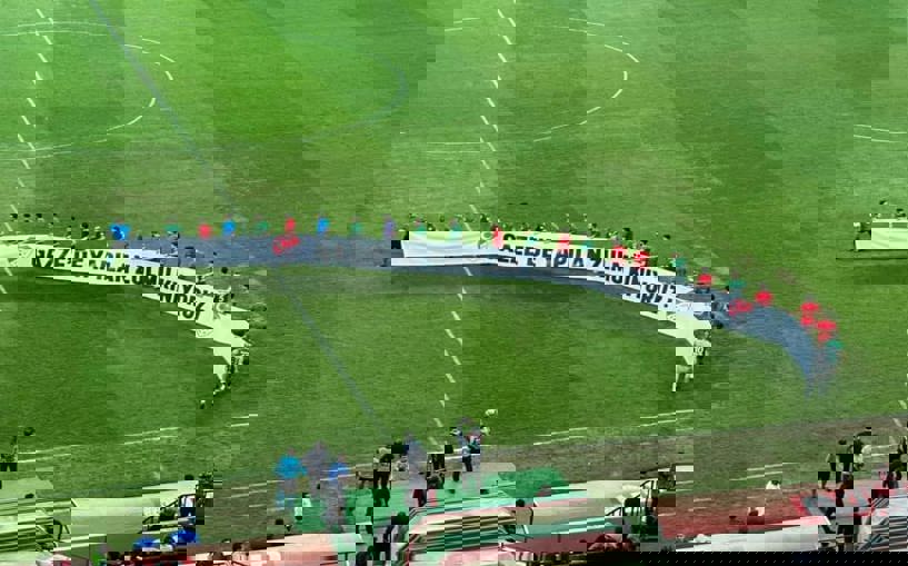 Gazze’deki İsrail terörüne maçta pankartlı tepki