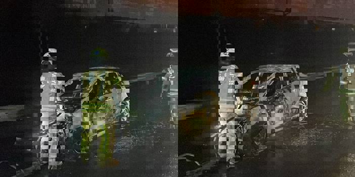 Kağıthane'de motoru yanan otomobil kullanılamaz hale geldi