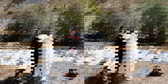 Arazide bulunan gelinlikler toplandı