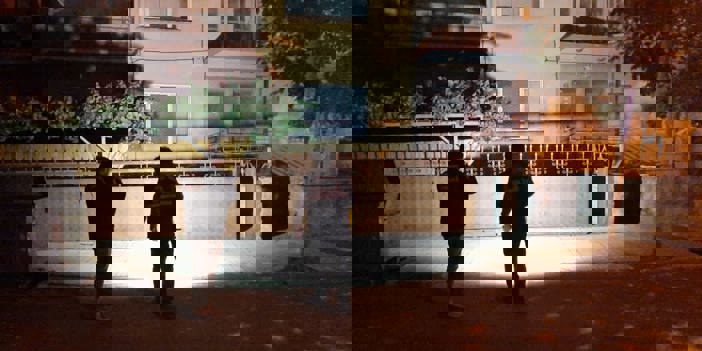 İş yerine tüfekle ateş açan motosikletli saldırganlardan biri karşı taraftan açılan ateşle yaralandı