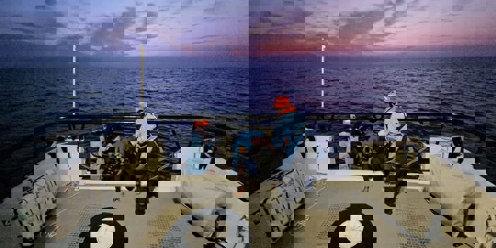 İzmir açıklarında geri itilen 66 düzensiz göçmen kurtarıldı