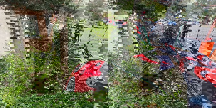 Binanın bahçesine otomobil düştü