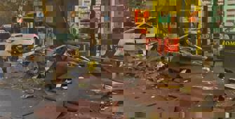 Çatıdan kopan parçalar bir kişinin yaralanmasına neden oldu