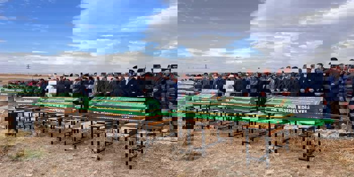 Konya'da trafik kazasında ölen anneanne, kızı ve 3 torununun cenazeleri defnedildi