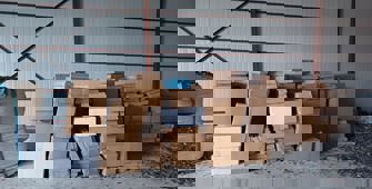 İzmir'de kaçak sigara operasyonunda 3 zanlı yakalandı