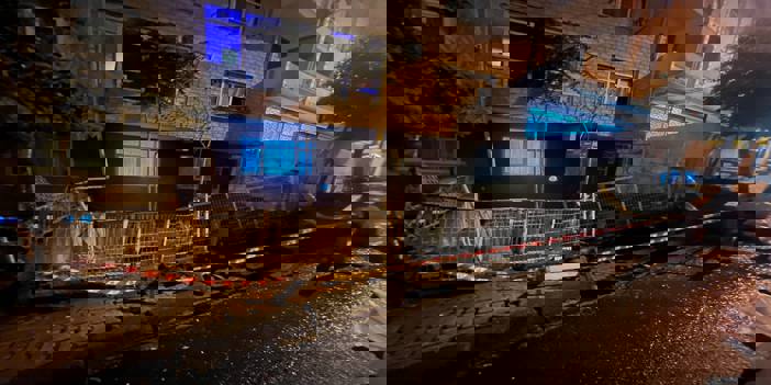 Küçükçekmece'de sağanak nedeniyle kaldırım çöktü