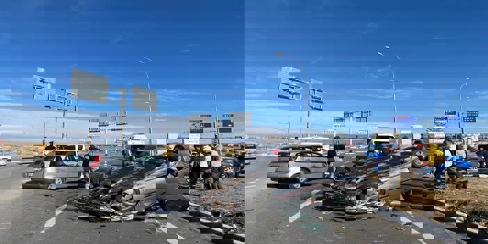 Afyonkarahisar'da iki otomobilin çarpıştığı kazada yaralılar var 