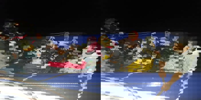 İzmir açıklarında geri itilen 58 düzensiz göçmen kurtarıldı