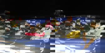 İzmir açıklarında geri itilen 58 düzensiz göçmen kurtarıldı