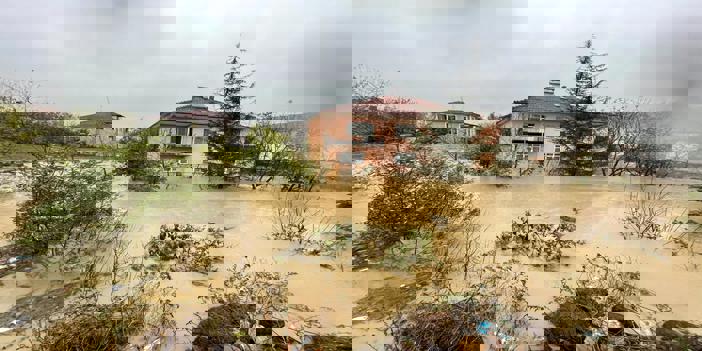 Düzce'de sağanak nedeniyle su baskınları yaşandı, kar yağışı ulaşımı aksattı