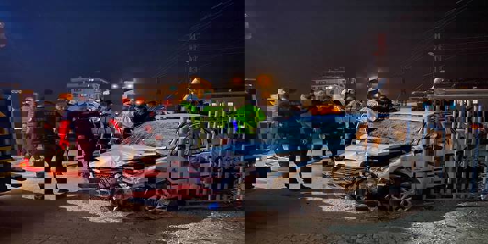 Adana'da otomobilin yayalara ve bariyere çarpması sonucu 4 kişi yaralandı