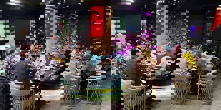 İran'da 24 Kasım Öğretmenler Günü dolayısıyla program düzenlendi