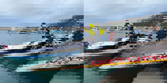 Zonguldak'ta fırtına uyarısına karşı önlem alan balıkçılar teknelerini karaya çekti