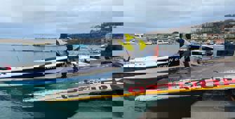 Zonguldak'ta fırtına uyarısına karşı önlem alan balıkçılar teknelerini karaya çekti