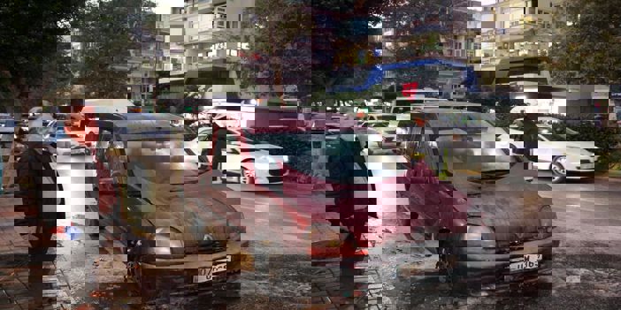 Alanya'da seyir halindeki hafif ticari araç yandı