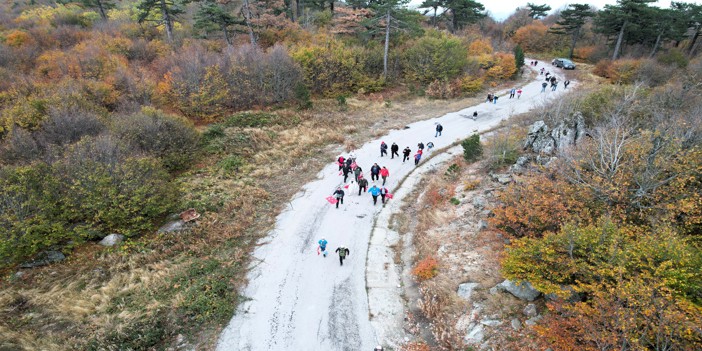 Balıkesir'in 1764 rakımlı Ulus Dağı'ndaki sonbahar renkleri dronla görüntülendi
