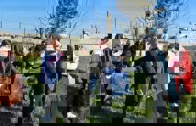 Bağlar Belediyesi, çocukların bedenlerini ısıtıyor, yüzlerini güldürüyor