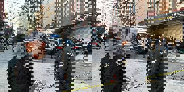 Sultangazi'de kahvehanede silahla vurulan genç hayatını kaybetti