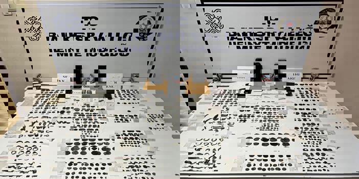 Balıkesir'de durdurulan araçta 720 parça tarihi eser ele geçirildi